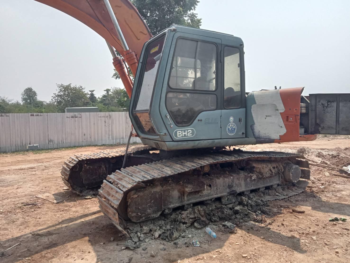 Máy xúc Hitachi EX200-3 1999 Thái